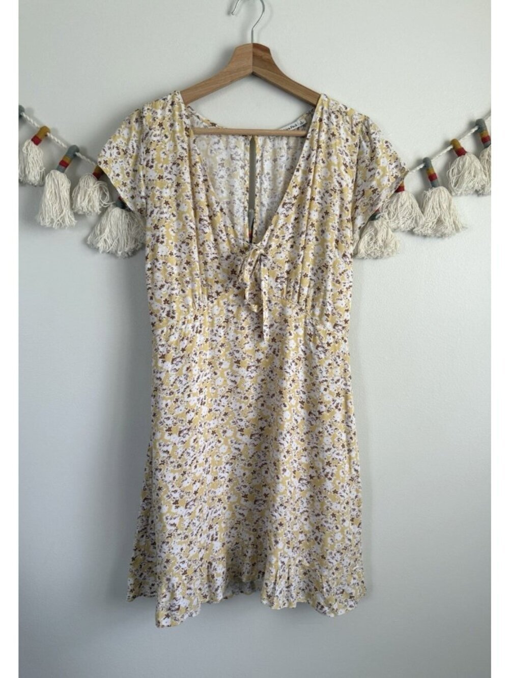 Abercrombie & Fitch Ditsy Floral Yellow Tie Front V-neck Mini Dress Feminine L
